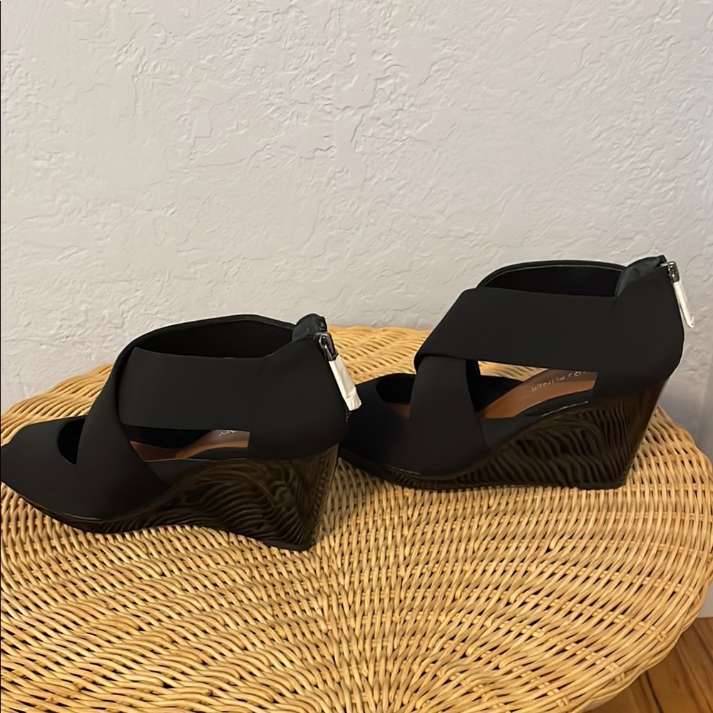 NWOB Donald J. Pliner Black Wedge Sandal, Size 8-1/2 - Picture 3 of 13
